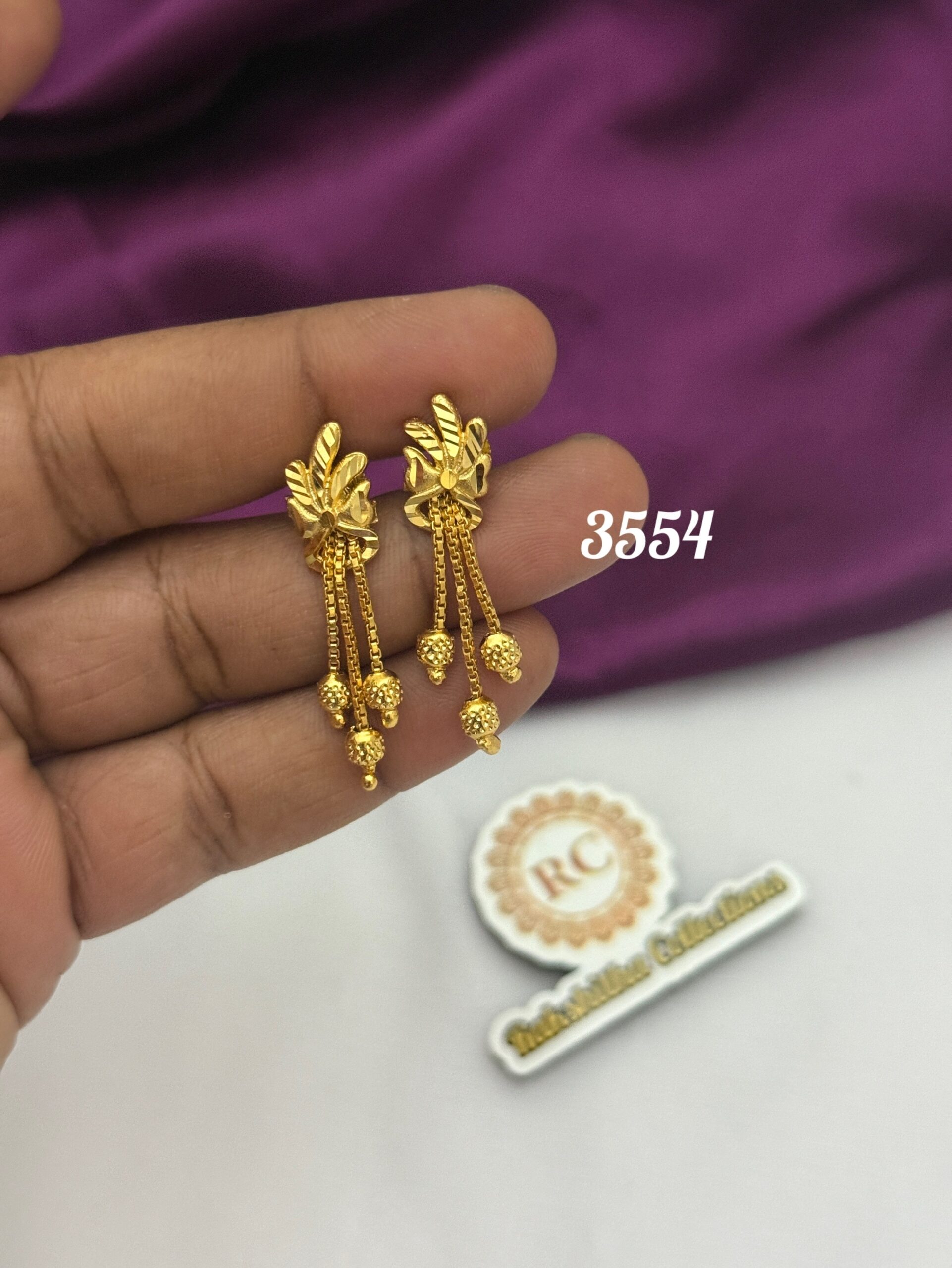 Daily wear stud RC3554