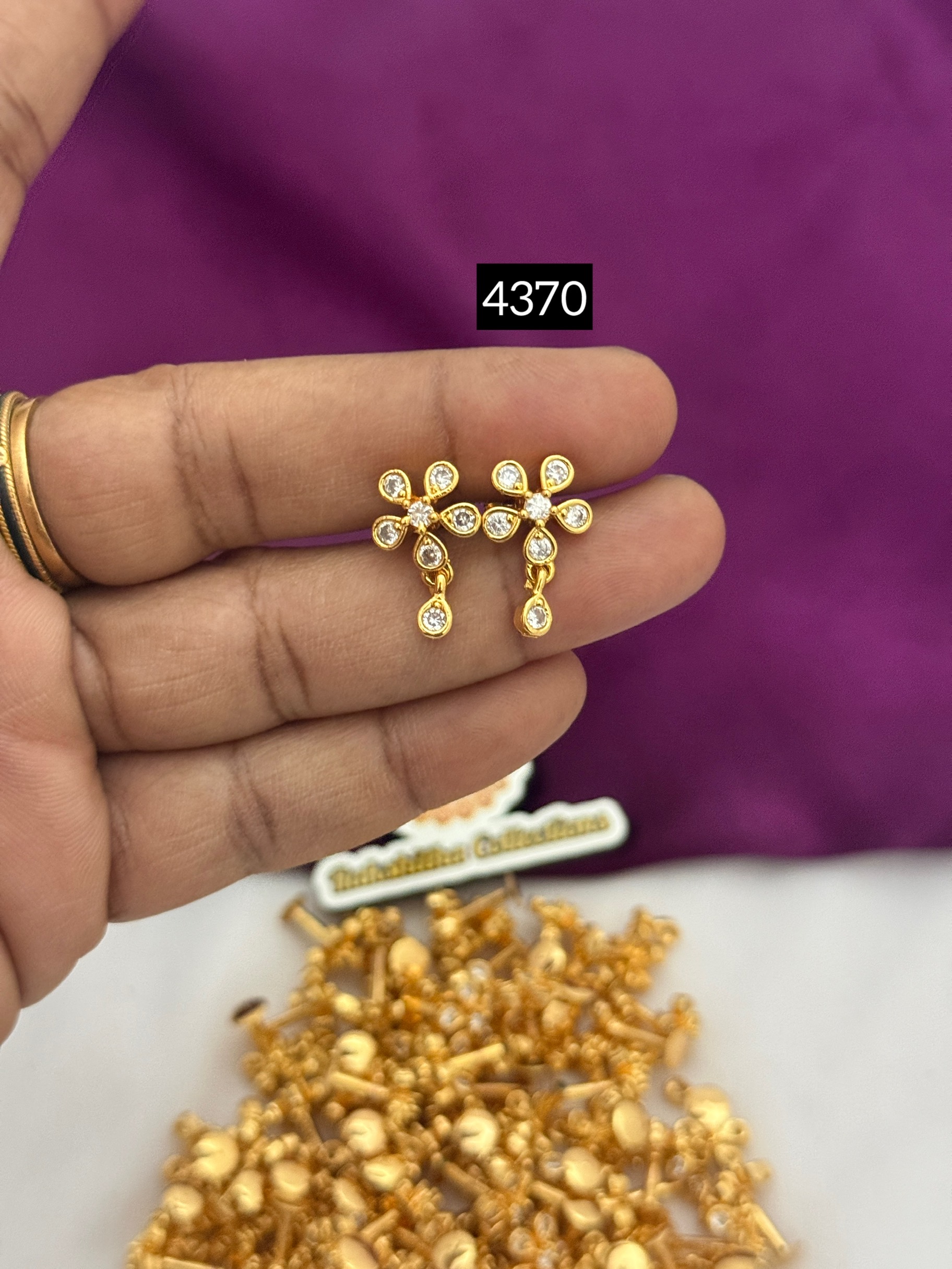 Diamond replica stud RC4370