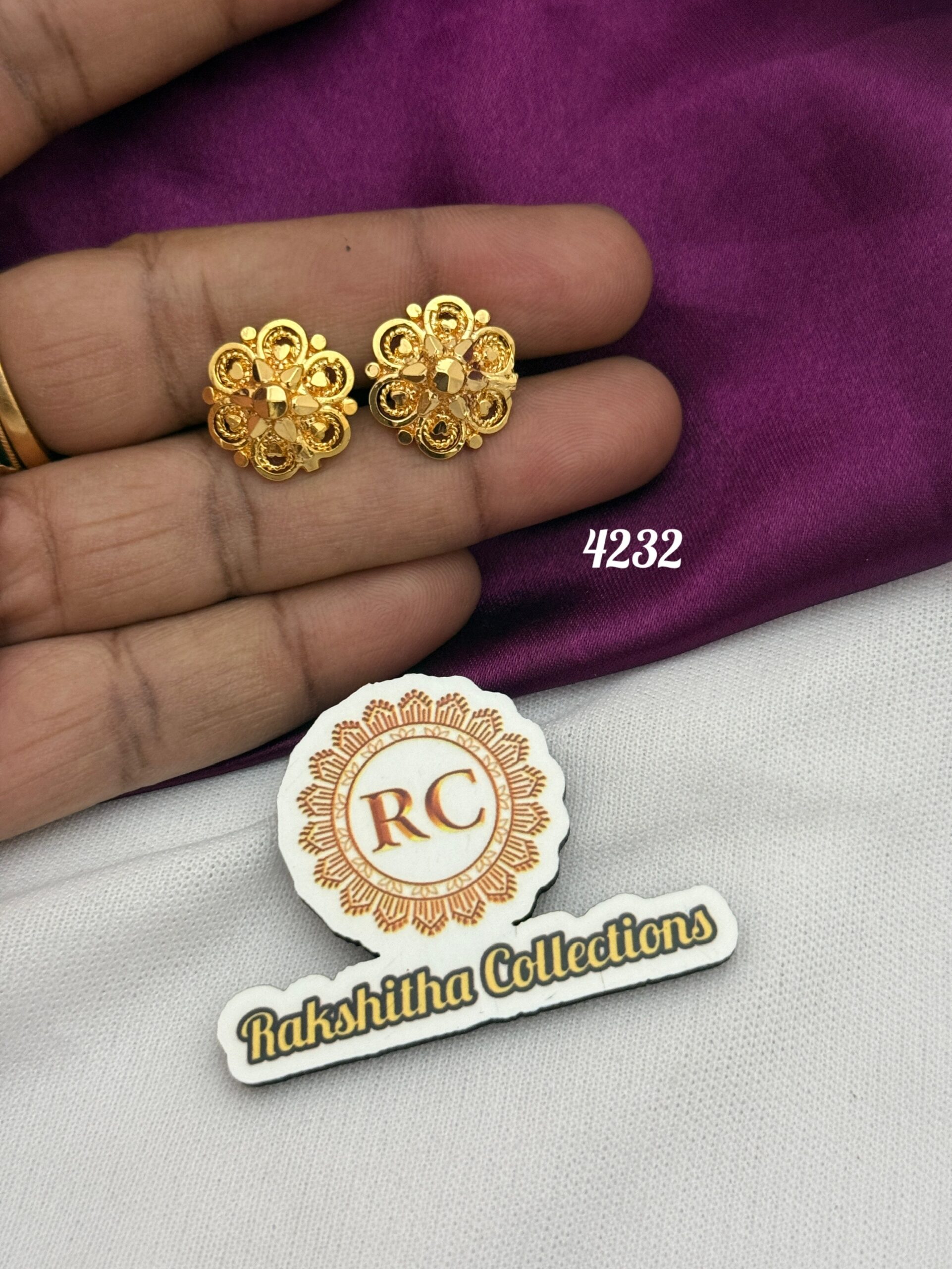 Daily wear stud RC4232