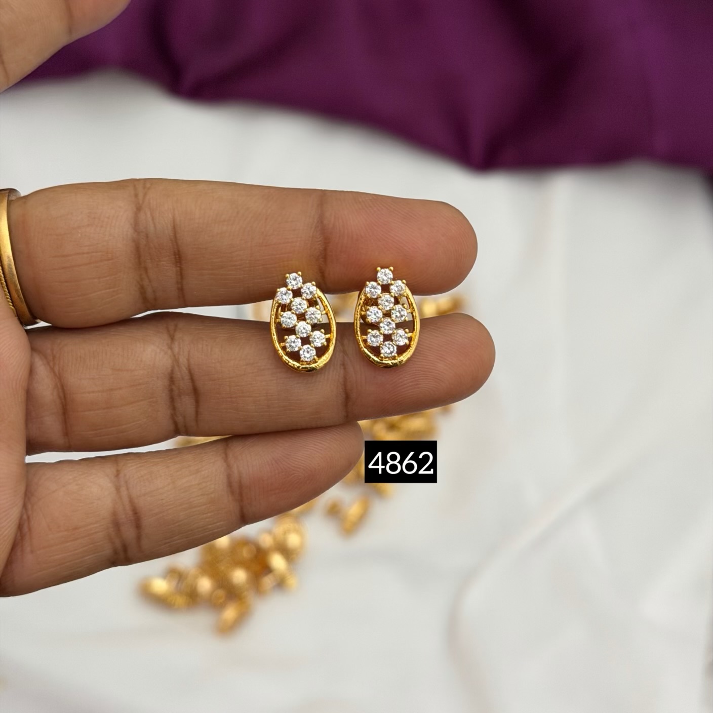 Diamond look stud RC4862