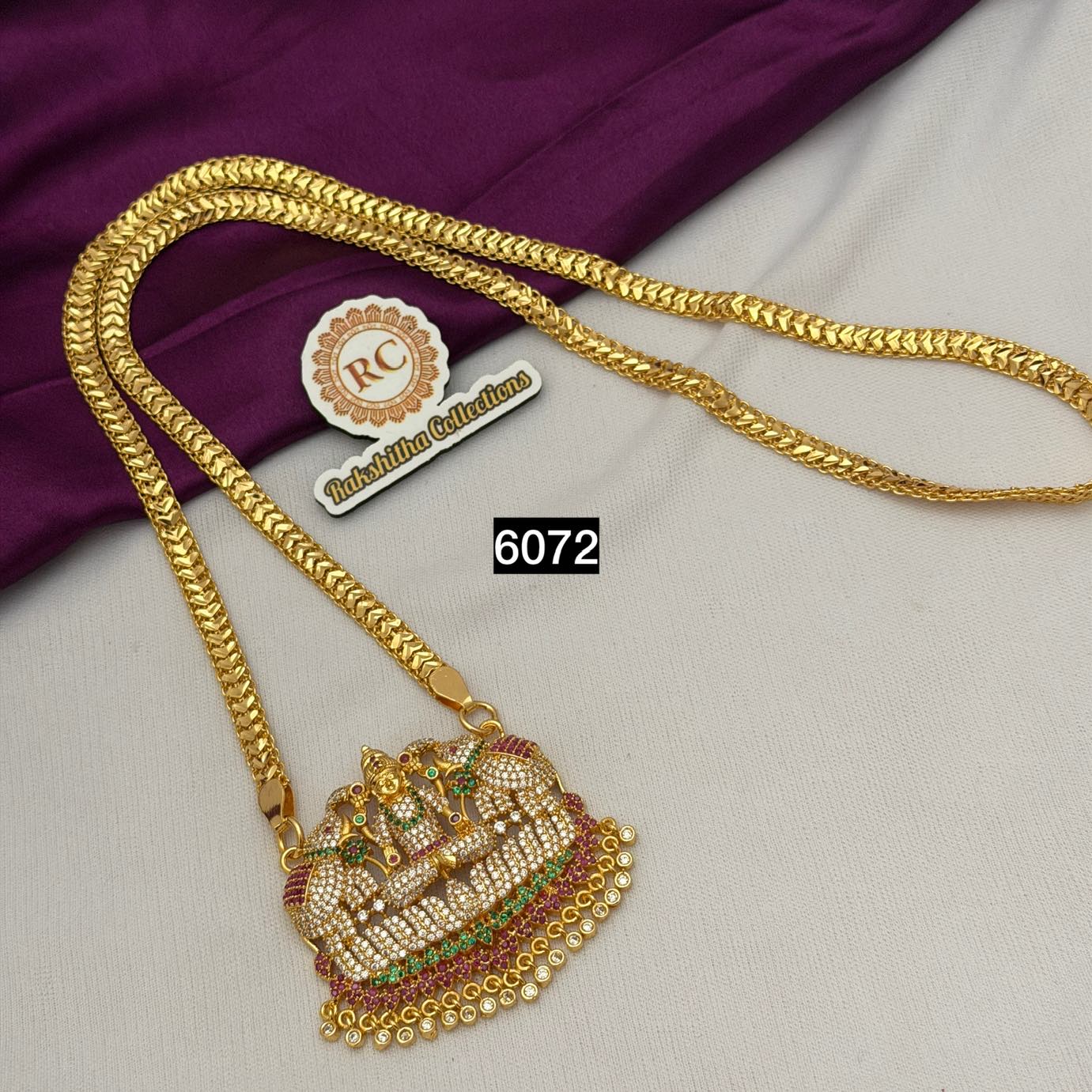 Long dollar chain RC6072