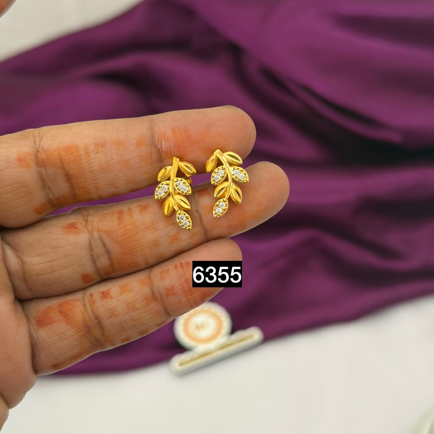 Diamond replica stud RC6355