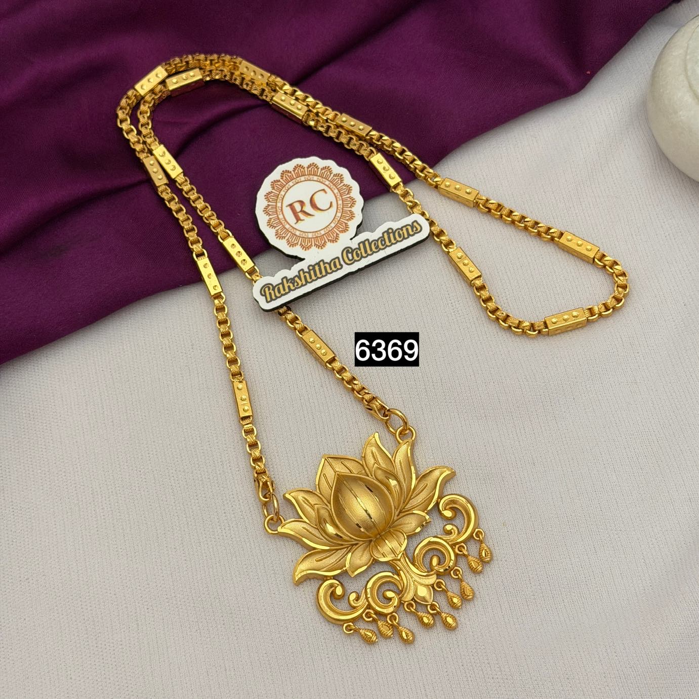 Lotus dollar chain RC6369
