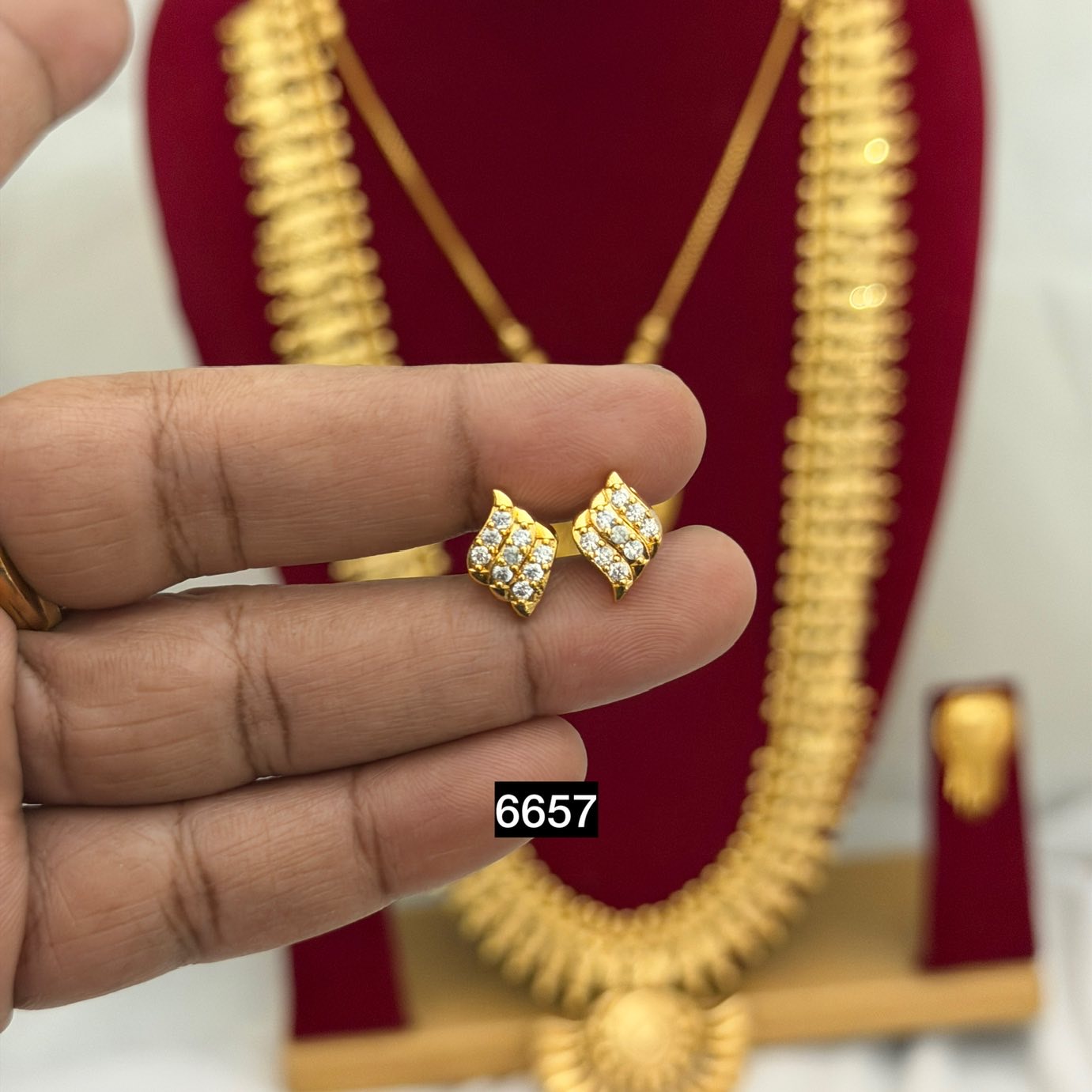 Diamond replica stud RC6657