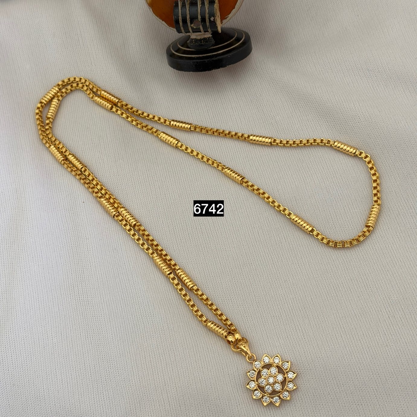 Dollar chain RC6742