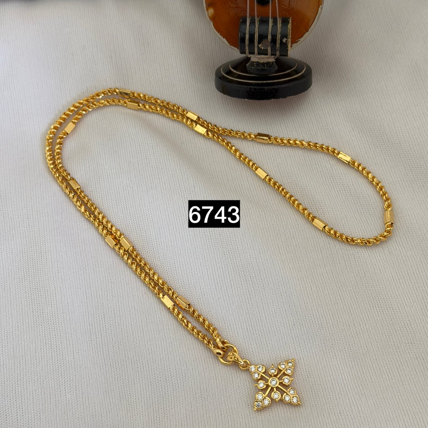 Dollar chain RC6743