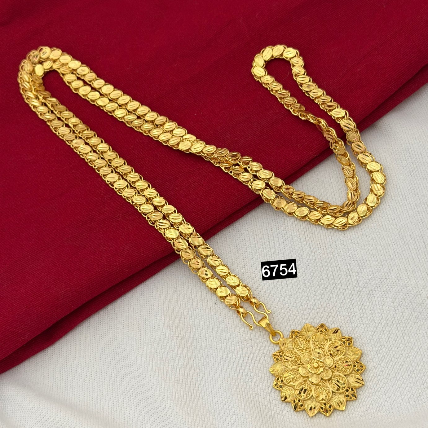 Long dollar chain RC6754
