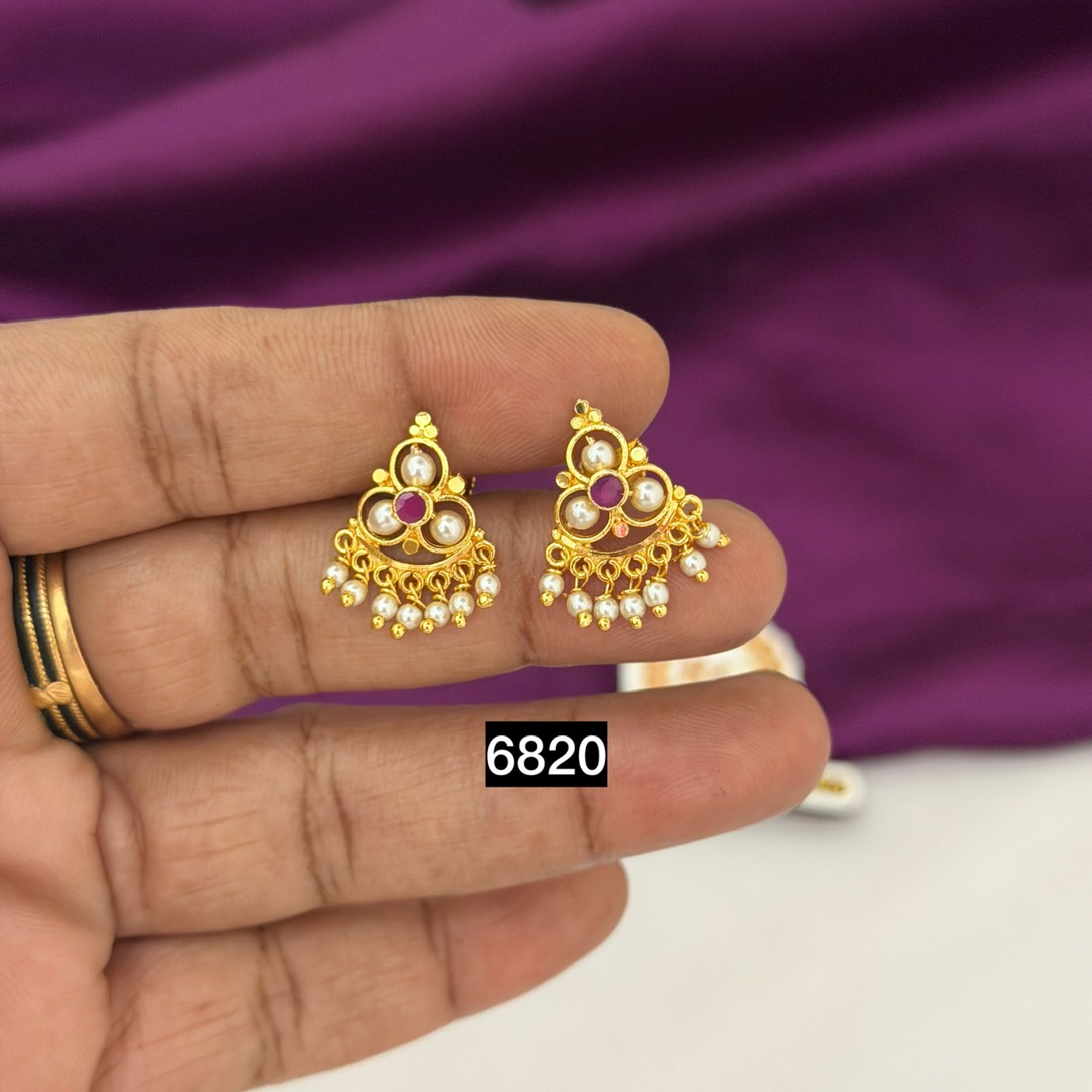 Pearl stud RC6820